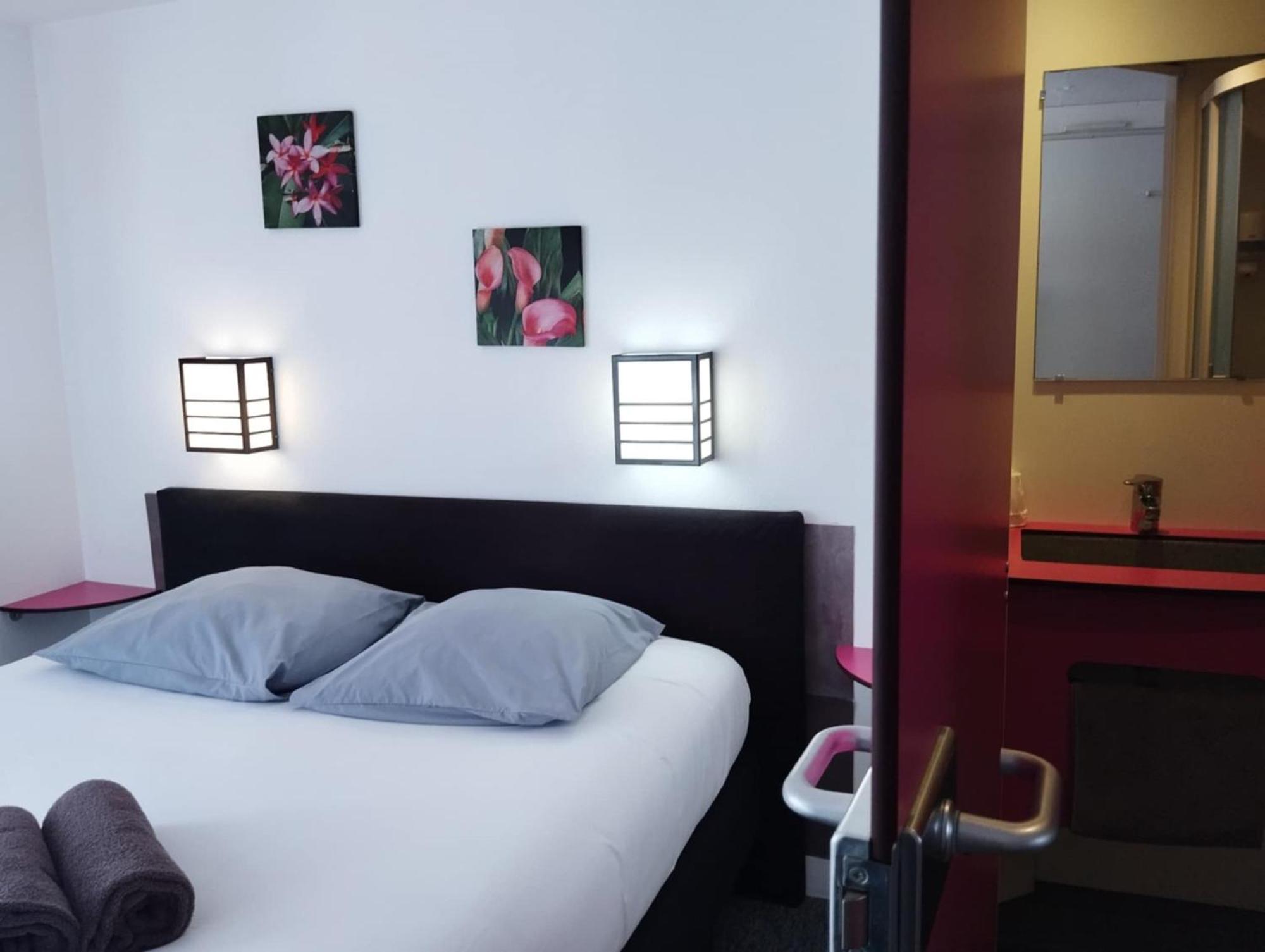 Kyriad Direct Saintes Exterior foto