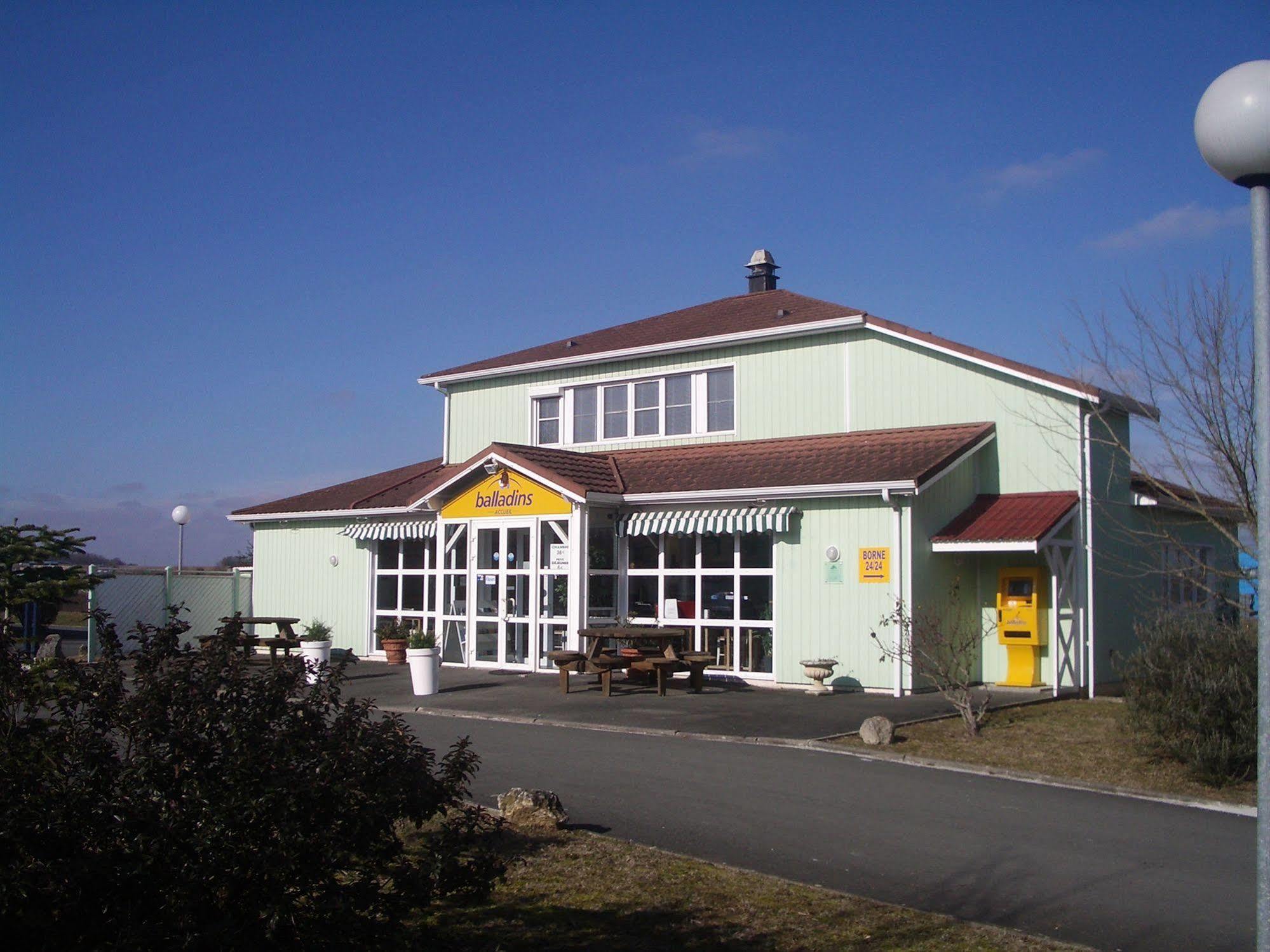 Kyriad Direct Saintes Exterior foto